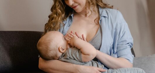 Материнське молоко має безліч переваг над будь-якою дитячою сумішшю