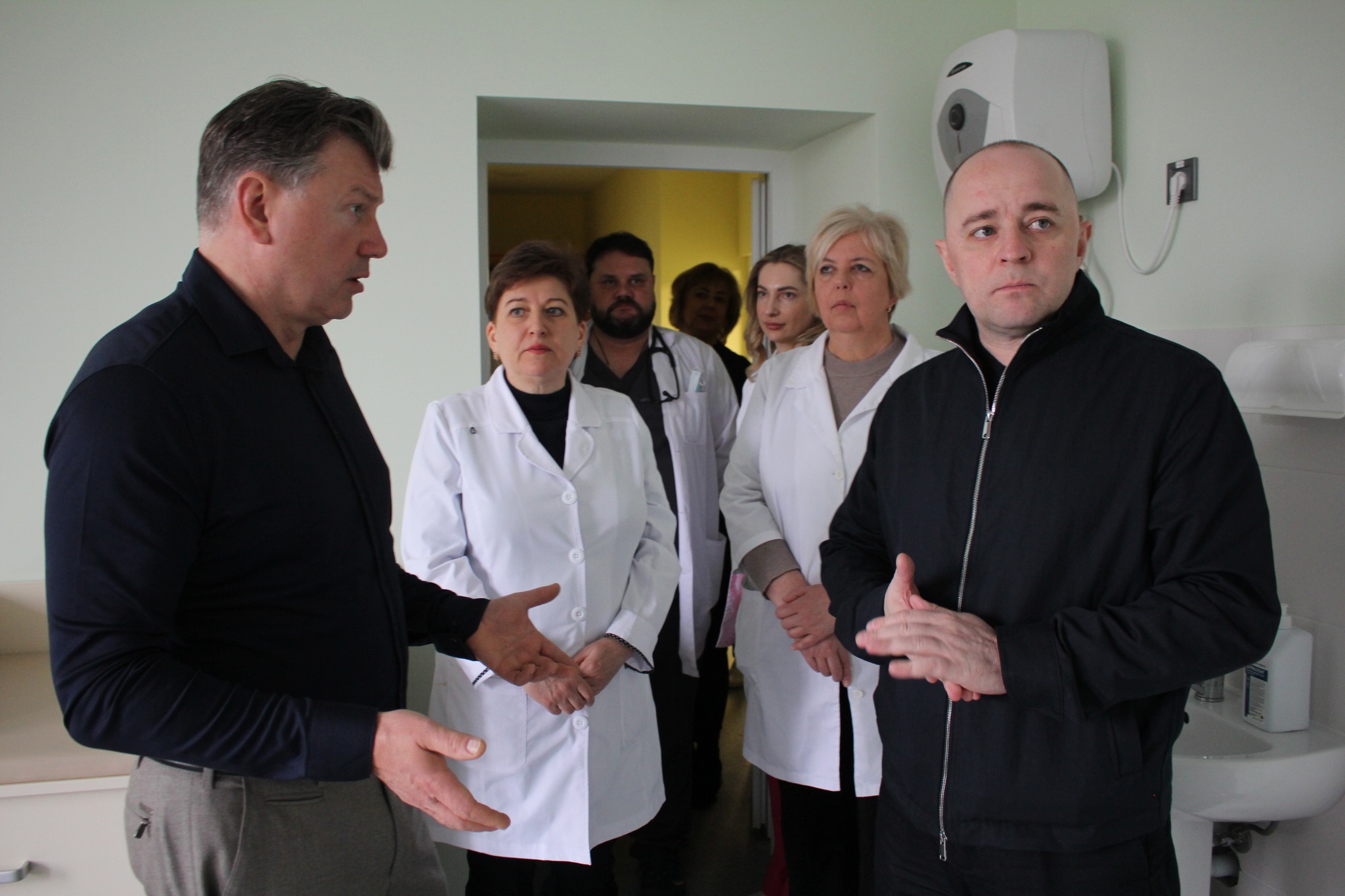You are currently viewing Реконструкція Вишгородської лікарні: Олексій Момот відвідав об’єкт і перевірив хід робіт